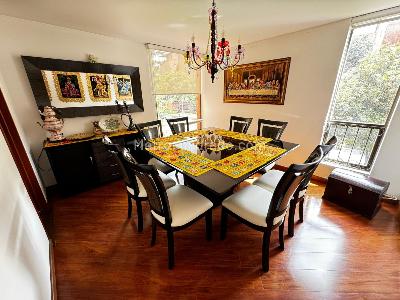 Apartamento de 3 alcobas en venta en Santa Barbara Central, Bogotá, 150 m² · foto 2 de 18