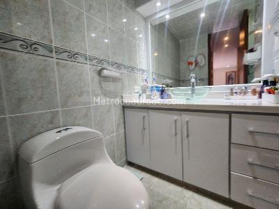Apartamento de 3 alcobas en venta en Santa Barbara Central, Bogotá, 150 m² · foto 3 de 18