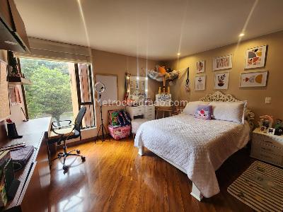 Apartamento de 3 alcobas en venta en Santa Barbara Central, Bogotá, 150 m² · foto 7 de 18