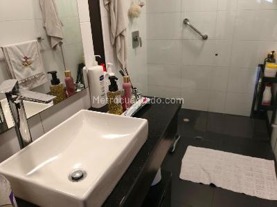 Apartamento de 3 alcobas en venta en Santa Barbara Central Santa Barbara, Bogotá, 210 m² · foto 9 de 12