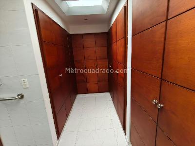 Apartamento de 3 alcobas en venta en Santa Barbara Central, Bogotá, 273 m² · foto 15 de 20
