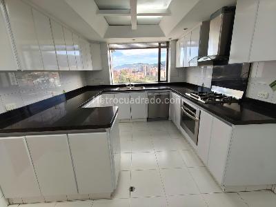 Apartamento de 3 alcobas en venta en Santa Barbara Central, Bogotá, 273 m² · foto 4 de 20