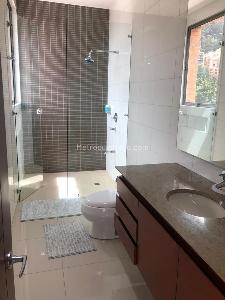Apartamento de 3 alcobas en venta en Los Rosales, Bogotá, 281 m² · foto 19 de 20