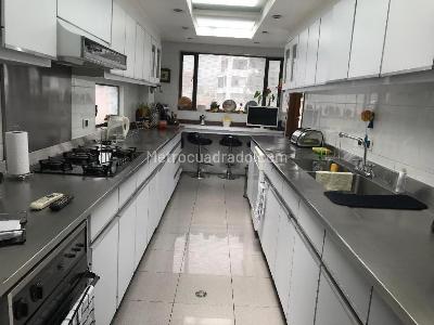 Apartamento de 3 alcobas en venta en Bosque De Gratamira, Bogotá, 270 m² · foto 4 de 9