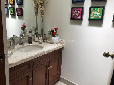 Apartamento de 3 alcobas en venta en Bosque De Gratamira, Bogotá, 270 m² · foto 6 de 9