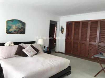 Apartamento de 3 alcobas en venta en Bosque De Gratamira, Bogotá, 270 m² · foto 7 de 9
