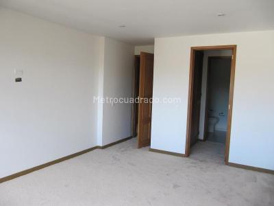 Apartamento en venta en Los Rosales, Bogotá · foto 3 de 18