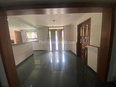 Apartamento de 2 alcobas en venta en Bella Suiza, Bogotá, 133 m² · foto 4 de 20