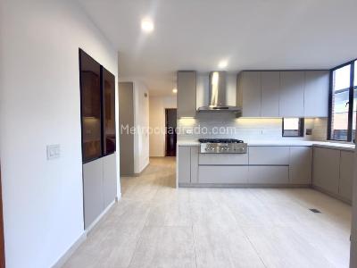 Apartamento de 4 alcobas en arriendo en El Nogal, Bogotá, 408 m² · foto 5 de 20
