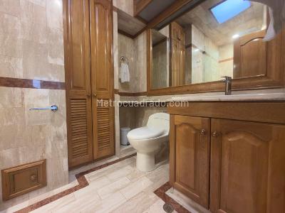 Apartamento de 4 alcobas en arriendo en El Nogal, Bogotá, 408 m² · foto 17 de 20
