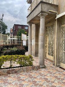 Casa de 5 alcobas en venta en San Luis, Bogotá, 320 m² · foto 2 de 20