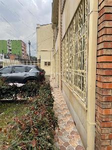 Casa de 5 alcobas en venta en San Luis, Bogotá, 250 m² · foto 4 de 20