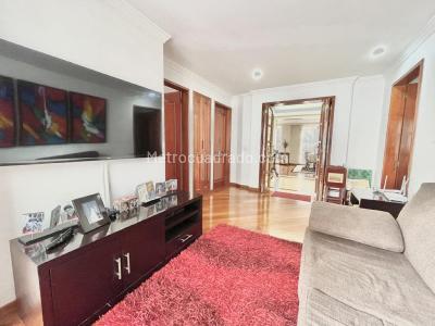 Apartamento de 3 alcobas en venta en Chico Navarra, Bogotá, 156 m² · foto 13 de 20