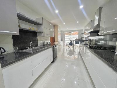 Apartamento de 4 alcobas en venta en Montearroyo, Bogotá, 318 m² · foto 11 de 19