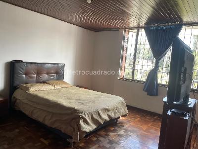 Casa de 5 alcobas en venta en Pontevedra, Bogotá, 257 m² · foto 2 de 20
