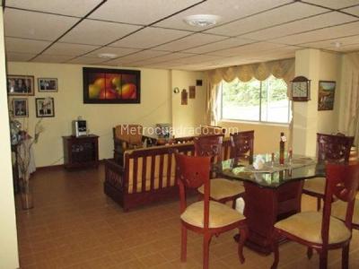 Casa de 5 alcobas en venta en Los Alcazares, Manizales, 410 m² · foto 2 de 20