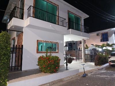 Casa de 3 alcobas en venta en Girardot, Girardot, 259 m² · foto 2 de 20