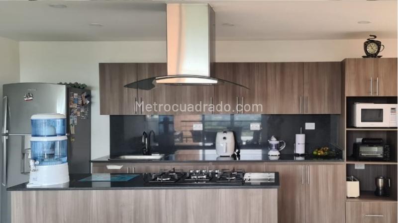 Espectacular Apartamento Dúplex Moderno de 3 Alcobas en Los Colegios - 2
