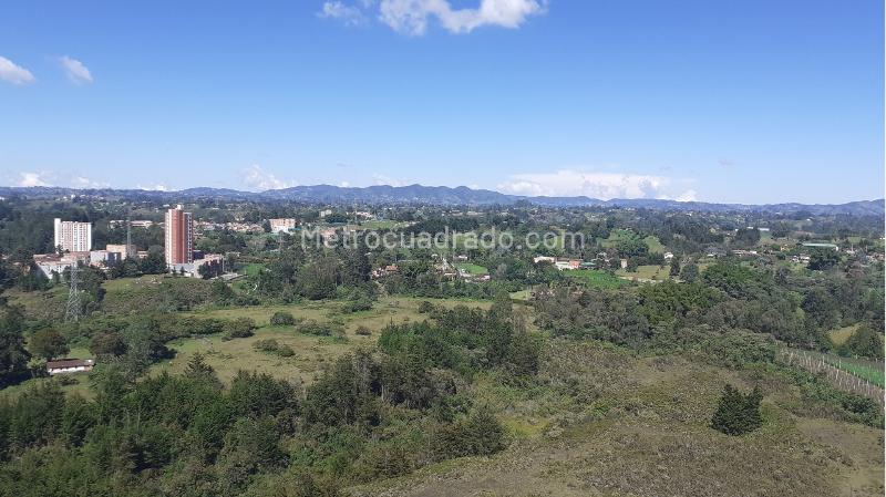 Espectacular Apartamento Dúplex Moderno de 3 Alcobas en Los Colegios - 3