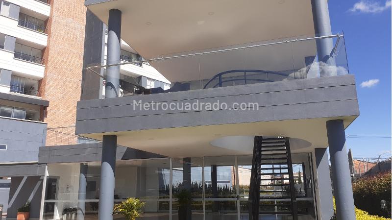 Espectacular Apartamento Dúplex Moderno de 3 Alcobas en Los Colegios - 8