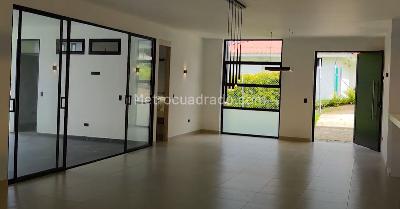 Casa de 3 alcobas en venta en Cerritos, Pereira, 415 m² · foto 2 de 20