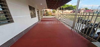Casa de 5 alcobas en venta en Las Acacias, Armenia, 245 m² · foto 3 de 20