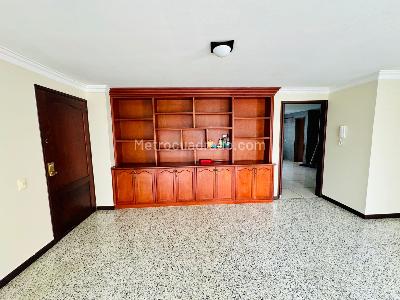 Apartamento de 3 alcobas en venta en Los Alpes, Pereira, 133 m² · foto 2 de 17
