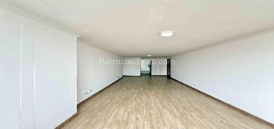 Apartamento de 3 alcobas en venta en Pinares, Pereira, 110 m² · foto 2 de 19