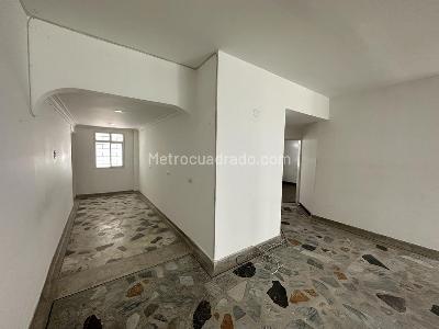 Casa de 5 alcobas en venta en Los Profesionales, Armenia, 320 m² · foto 2 de 9