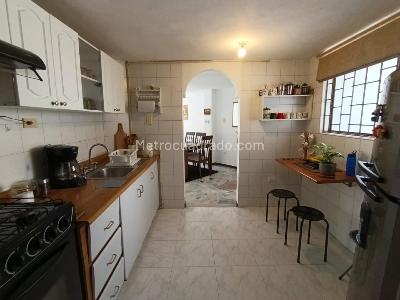 Apartamento de 2 alcobas en venta en Villa Carmenza, Manizales, 62 m² · foto 8 de 18