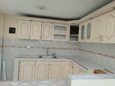 Casa de 3 alcobas en arriendo en Estambul, Manizales, 120 m² · foto 2 de 16