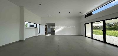 Casa de 3 alcobas en venta en Cerritos, Pereira, 285 m² · foto 2 de 20