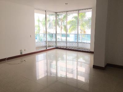 Apartamento de 3 alcobas en venta en Pinares, Pereira, 182 m² · foto 6 de 9