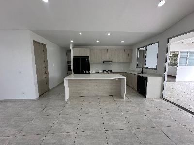Casa de 5 alcobas en venta en Via Aeropuerto El Eden, Armenia, 270 m² · foto 2 de 20