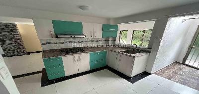 Casa de 3 alcobas en venta en Alamos, Pereira, 160 m² · foto 5 de 20