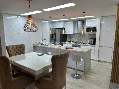 Apartamento de 3 alcobas en venta en Pinares, Pereira, 134 m² · foto 2 de 5