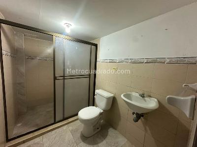 Casa en arriendo en Alcazares, Manizales · foto 2 de 11