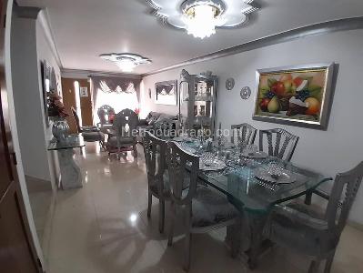 Casa de 5 alcobas en venta en Napoles, Cali, 290 m² · foto 3 de 19