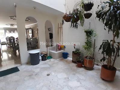 Casa de 5 alcobas en venta en Napoles, Cali, 290 m² · foto 5 de 19