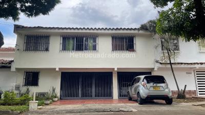 Casa de 5 alcobas en venta en Tequendama, Cali, 334 m² · foto 2 de 13