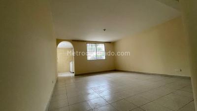 Casa de 5 alcobas en venta en Tequendama, Cali, 334 m² · foto 3 de 13