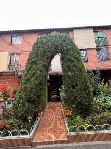 Casa de 3 alcobas en venta en Ciudad 2000, Cali, 55 m² · foto 2 de 12