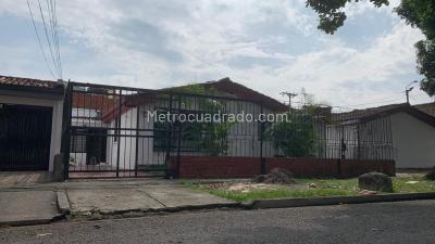 Casa de 3 alcobas en venta en Prados Del Norte, Cali, 264 m² · foto 1 de 20