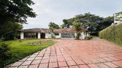 Casa de 5 alcobas en arriendo en Pance, Cali, 700 m² · foto 3 de 20