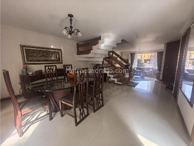 Casa de 5 alcobas en venta en Avenida Chilacos Chia, Chía, 259 m² · foto 4 de 20