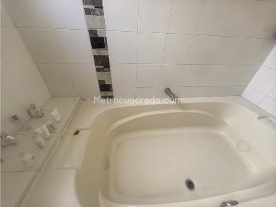 Casa de 5 alcobas en venta en Avenida Chilacos Chia, Chía, 259 m² · foto 15 de 20