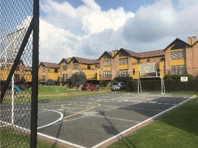 Casa de 5 alcobas en venta en Avenida Chilacos Chia, Chía, 259 m² · foto 19 de 20