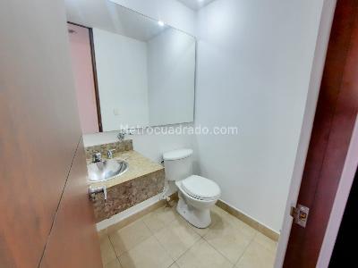 Apartamento de 1 alcoba en venta en Bosques De Rosales, Bogotá, 55 m² · foto 3 de 9