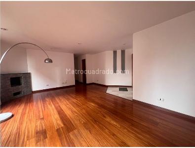 Apartamento de 3 alcobas en venta en Chico Santa Barbara, Bogotá, 103 m² · foto 3 de 15