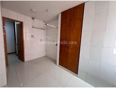 Apartamento de 3 alcobas en venta en Chico Santa Barbara, Bogotá, 103 m² · foto 7 de 15